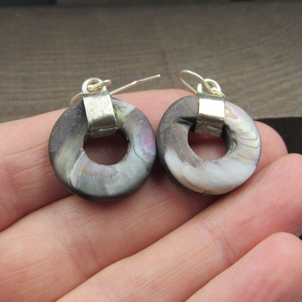 Sterling Silver Dark Circle Shell Handmade Earrin… - image 4